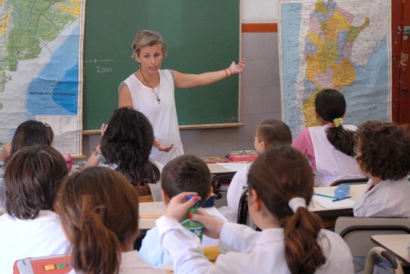 Provincia reabrió las paritarias con una nueva oferta, pero los docentes la rechazaron por ser “insuficiente”