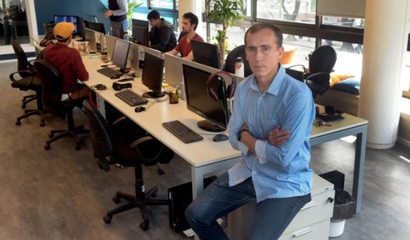 Amenazaron e intentaron hackear al periodista de La Plata Hugo Alconada Mon tras ventilar escándalo de la SIDE