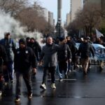 Trabajadores del Astillero Río Santiago marcharon hasta La Plata para exigir aumento salarial