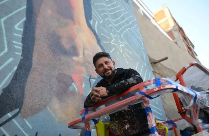 ¿Quién es Martín Ron, el artista que va a pintar en La Plata el mural del papa Francisco más grande del mundo?