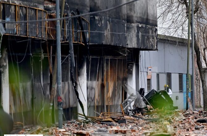 Devastador incendio y derrumbe en La Plata: ¿qué investiga la Justicia sobre el depósito de electrodomésticos?