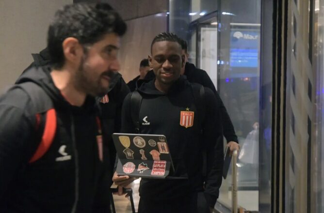La sorpresiva imagen de Alexis Manyoma junto a Estudiantes que ya cobró por su pase pero todavía no se fue