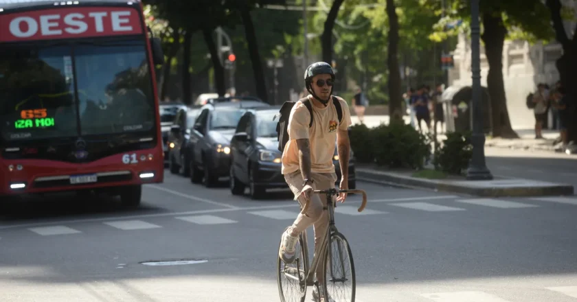 La Plata bici friendly: piden que el Municipio instale bicicleteros en parques, plazas y oficinas públicas