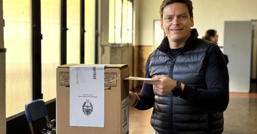 Votó Pablo Nicoletti en La Plata: “Esperemos que la gente participe, que venga a votar”