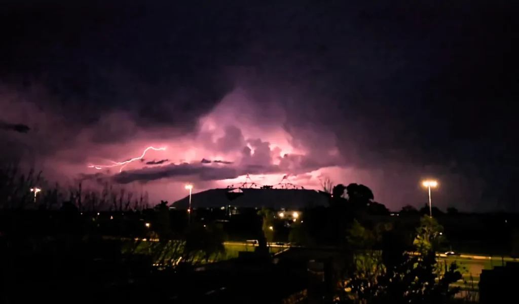 ¿A qué hora llegarían las tormentas anunciadas para La Plata y la región?