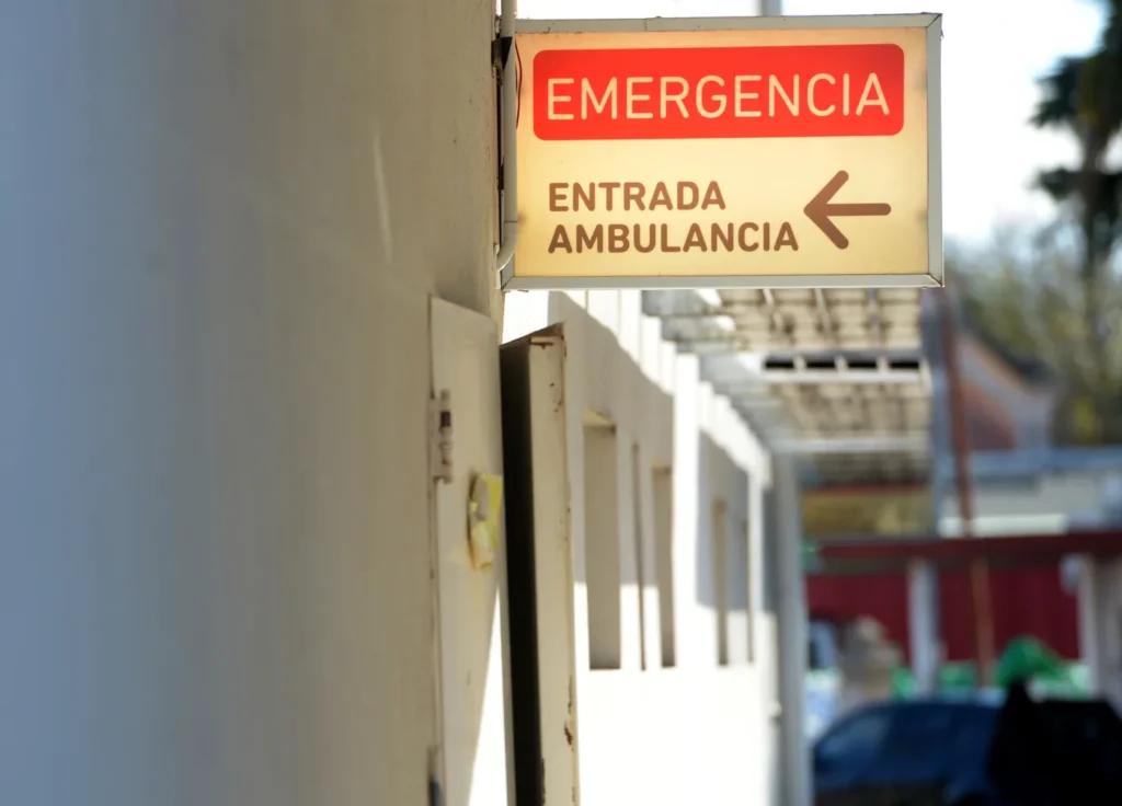Apareció en el Hospital de Romero y con el auto chocado el hombre que era buscado en La Plata