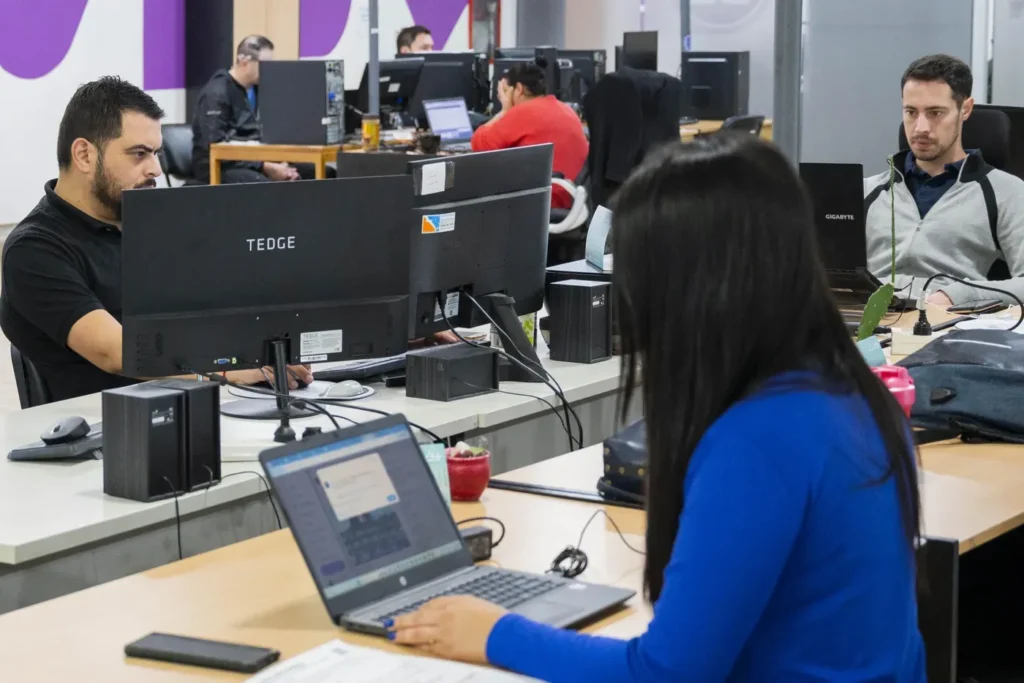 La Provincia mejoró la oferta salarial en paritarias, pero sigue sin conformar a los gremios