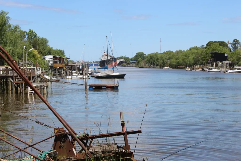 Denuncian obras sin control ambiental en la Isla Santiago y advierten por daños al ecosistema