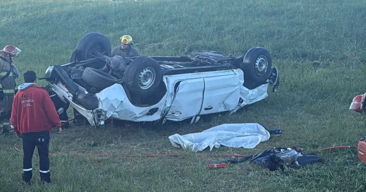 Tragedia en Ruta 2: un hombre murió y otros tres resultaron heridos tras un vuelco