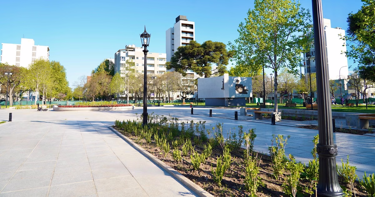 La renovada Plaza España celebra su reapertura con música, danzas y un cronograma completo