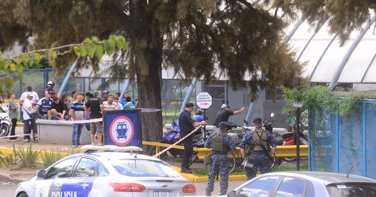 Ordenan dos arrestos domiciliarios por la batalla de la UOCRA en el Hospital San Roque de Gonnet