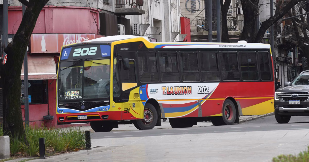 Vuelve a aumentar el boleto de los micros en La Plata y la región con un ajuste superior al 5%